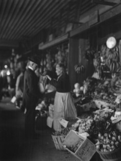 Market scene, New Orleans, between 1920 and 1926. Creator: Arnold Genthe.