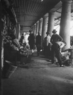 Market scene, New Orleans, between 1920 and 1926. Creator: Arnold Genthe.