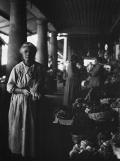 Market scene, New Orleans, between 1920 and 1926. Creator: Arnold Genthe.