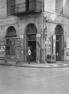 Exterior of Court House Grocer, New Orleans, between 1920 and 1926. Creator: Arnold Genthe.