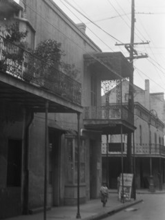 Street scene, New Orleans, between 1920 and 1926. Creator: Arnold Genthe.