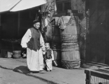 In softly gaudy colors, Chinatown, San Francisco, between 1896 and 1906. Creator: Arnold Genthe.