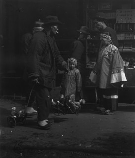 The toy peddler, Chinatown, San Francisco, between 1896 and 1906. Creator: Arnold Genthe.