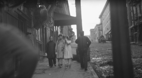 Street scene, Chinatown, San Francisco, between 1896 and 1906. Creator: Arnold Genthe.