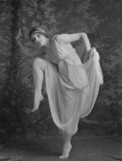 Beyer, Hilda, Miss, 1913 June 27. Creator: Arnold Genthe.