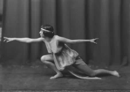 Florence Noyes dancers, between 1915 and 1918. Creator: Arnold Genthe.