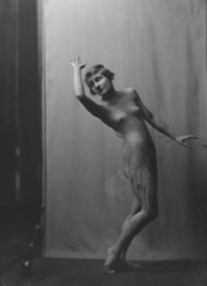 Florence Noyes dancers, between 1915 and 1918. Creator: Arnold Genthe.