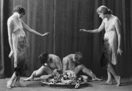 Florence Noyes dancers, between 1915 and 1918. Creator: Arnold Genthe.