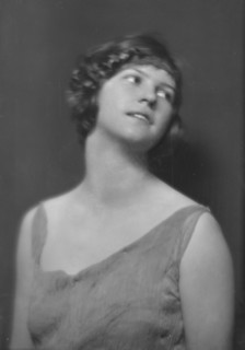 Florence Noyes dancers, portrait photograph, between 1915 and 1918. Creator: Arnold Genthe.