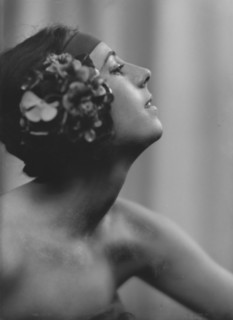 Moore, Dulcie, Miss, portrait photograph, between 1916 and 1918. Creator: Arnold Genthe.