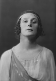 Pavlova, Anna, Madame, portrait photograph, 1915 Nov. 8. Creator: Arnold Genthe.