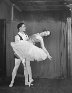Swiskaya, Countess, and male dance partner, between 1917 and 1929. Creator: Arnold Genthe.
