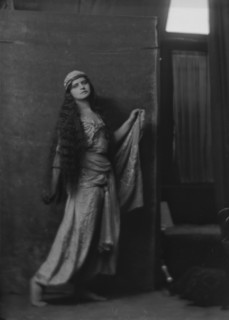 Wanger, Beatrice, Miss, 1916 Oct. 24. Creator: Arnold Genthe.