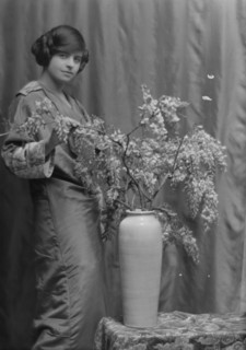 Wanger, Beatrice, Miss, portrait photograph, between 1912 and 1915. Creator: Arnold Genthe.