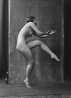 Beyer, Hilda, Miss, 1913 June 27. Creator: Arnold Genthe.
