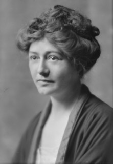 Loomis, Estelle, Miss (Mrs. Gelett Burgess), portrait photograph, 1914 June 15. Creator: Arnold Genthe.