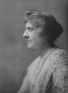 Mannes, David, Mrs., portrait photograph, 1916 Apr. 28. Creator: Arnold Genthe.