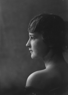 Isadora Duncan dancer, portrait photograph, between 1915 and 1923. Creator: Arnold Genthe.