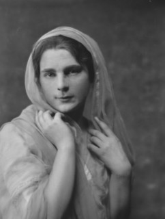 Isadora Duncan dancer, portrait photograph, between 1915 and 1923. Creator: Arnold Genthe.