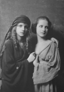 Isadora Duncan dancers, portrait photograph, between 1915 and 1923. Creator: Arnold Genthe.