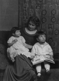 Lewis, Clarence, Mrs., and children, portrait photograph, 1915. Creator: Arnold Genthe.