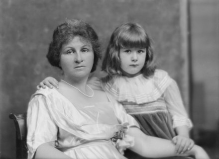 Rasmus, Mrs., and child, portrait photograph, 1916. Creator: Arnold Genthe.