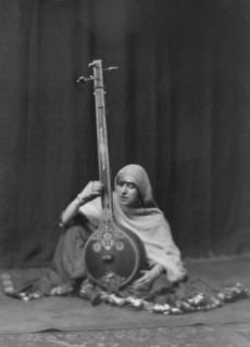 Coomarasumay, Ananda, Mrs. (Ratan Devi), portrait photograph, 1916 Mar. 14. Creator: Arnold Genthe.