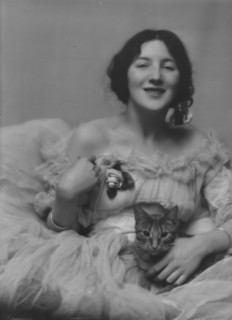Miss Audrey Munson, with Buzzer the cat, portrait photograph, 1915 Mar. 23. Creator: Arnold Genthe.