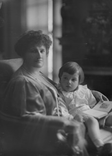 Mrs. John D. Rockefeller Jr and son David, portrait photograph, 1919 Mar. 18. Creator: Arnold Genthe.