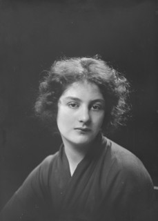 Miss Hortense Alden, portrait photograph, 1919 Feb. Creator: Arnold Genthe.