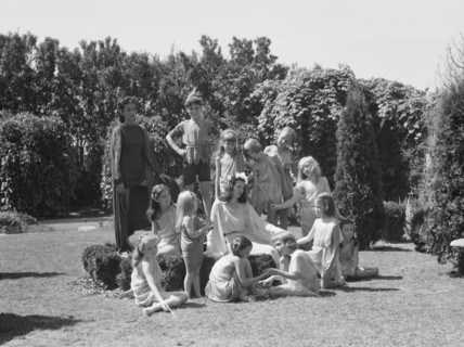 Anita Zahn dancers, between 1911 and 1942. Creator: Arnold Genthe.