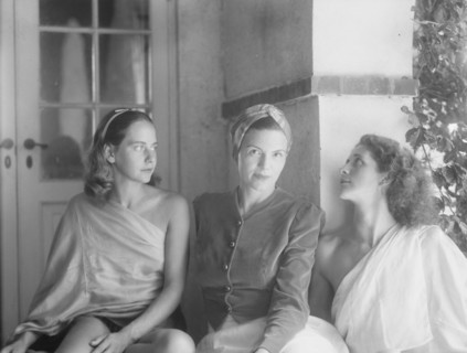 Anita Zahn dancers, between 1911 and 1942. Creator: Arnold Genthe.