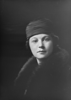 Mrs. Barkhausen, portrait photograph, 1918 Dec. 9. Creator: Arnold Genthe.
