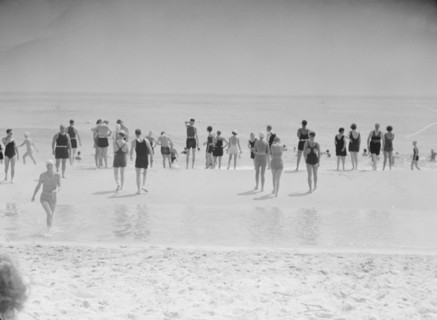 Beach scene, East Hampton, Long Island, between 1933 and 1942. Creator: Arnold Genthe.