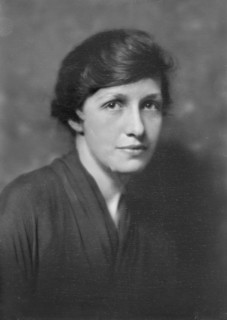 Miss Holly Blake, portrait photograph, 1918 July 9. Creator: Arnold Genthe.