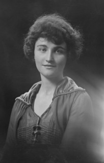 Miss Frances Brown, portrait photograph, 1918 Dec. Creator: Arnold Genthe.