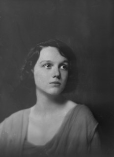 Miss Helen Chamberlain, portrait photograph, 1918 May 28. Creator: Arnold Genthe.