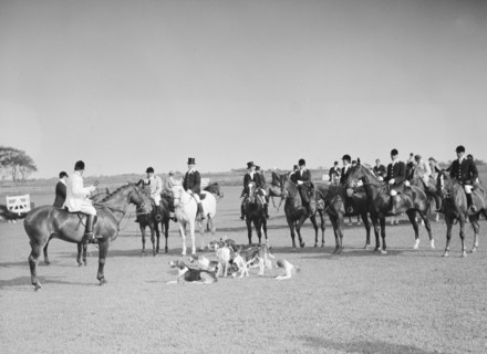 East Hampton hunt, 1933 Sept. Creator: Arnold Genthe.