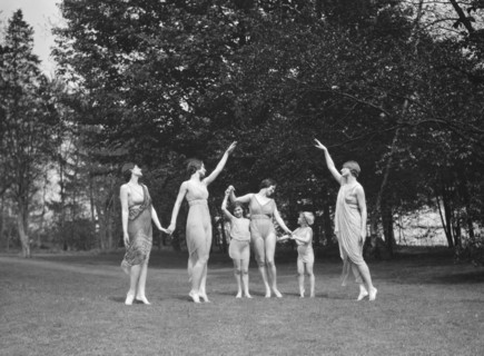 Elizabeth Duncan dancers, between 1916 and 1941. Creator: Arnold Genthe.