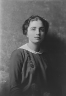 Mrs. George Ewing, portrait photograph, 1918 June 1. Creator: Arnold Genthe.