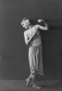 Miss Gardner, portrait photograph, 1918 Nov. 17. Creator: Arnold Genthe.