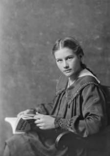 Miss Hope Garland, portrait photograph, 1918 Mar. 25. Creator: Arnold Genthe.