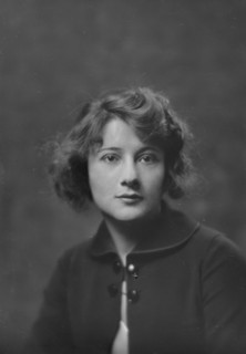 Miss Evelyn Greely, portrait photograph, 1919 Apr. 24. Creator: Arnold Genthe.