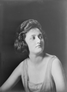 Miss H. Hewitt, portrait photograph, 1919 July 21. Creator: Arnold Genthe.