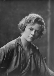 Miss Elizabeth Houghton, portrait photograph, 1919 June 17. Creator: Arnold Genthe.