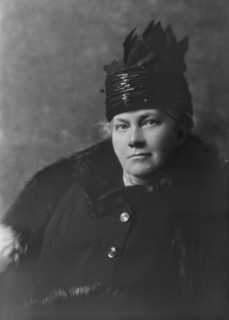 Mrs. H.V. Jones, portrait photograph, 1918 Mar. 16. Creator: Arnold Genthe.