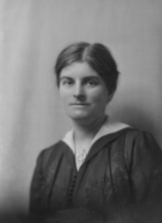 Miss Charlotte Hoffman Kellogg, portrait photograph, 1918. Creator: Arnold Genthe.