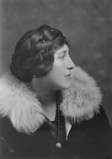 Mrs. W.B. Knapp, portrait photograph, 1918 Nov. 6. Creator: Arnold Genthe.