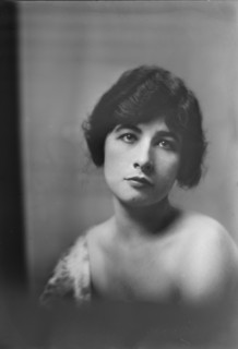Miss Lindsay Herald, portrait photograph, 1919 Oct. 4. Creator: Arnold Genthe.