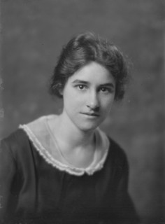 Miss McLean, portrait photograph, 1919 Apr. Creator: Arnold Genthe.